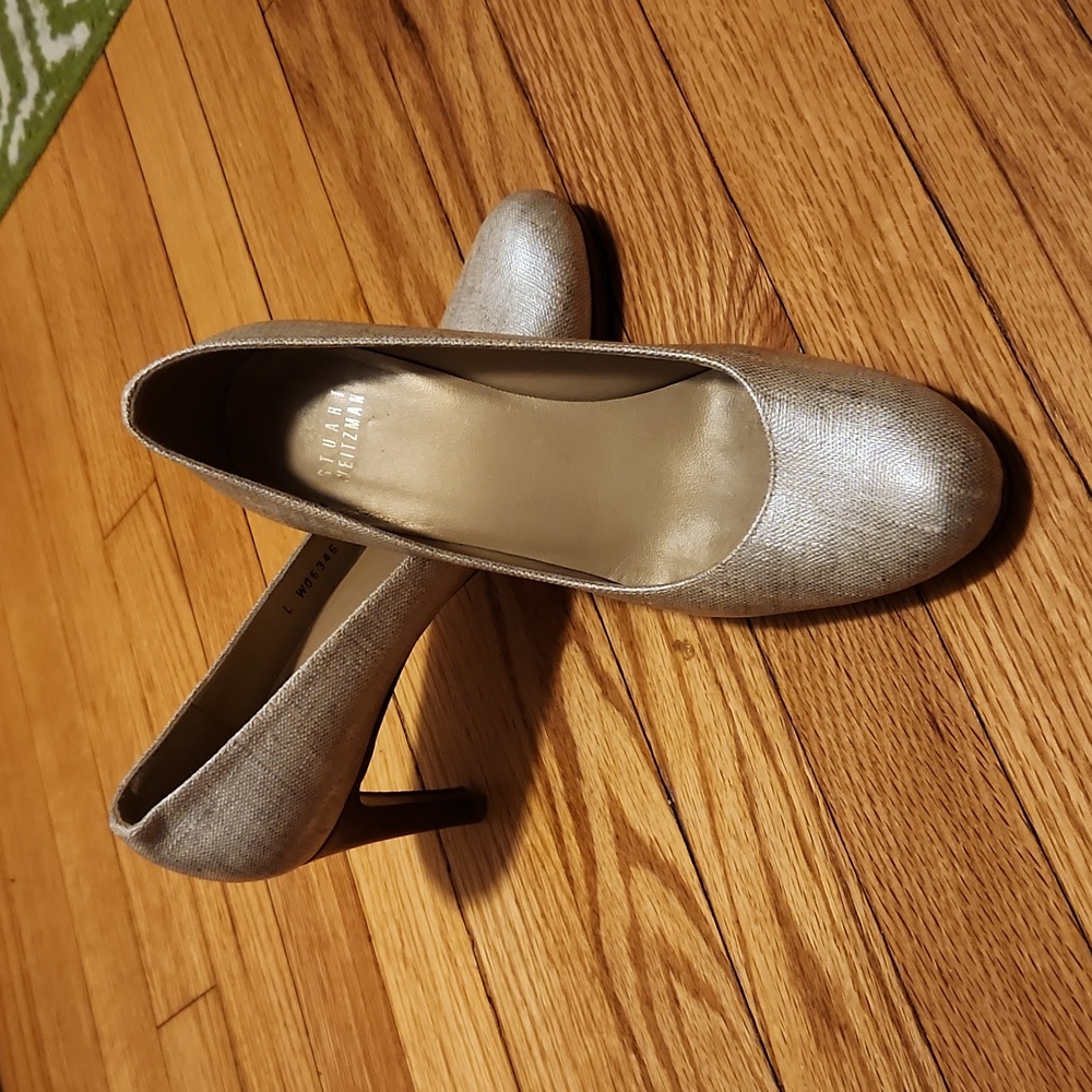 Stuart Weitzman women's gold metallic linen round toe pumps size 7.5